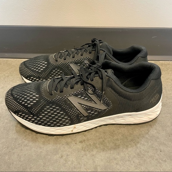 Men’s New Balance Fresh Foam V2 Running Shoes size 12 - Picture 2 of 5